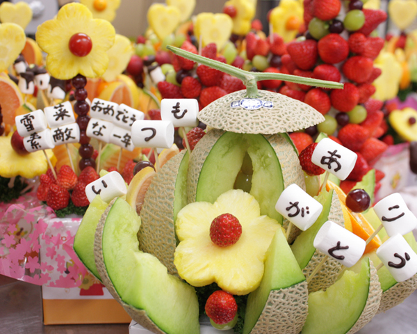 カットフルーツの美味しい花束 メイン果物 写真入り選べるフルーツブーケ サプライズプレゼント Com