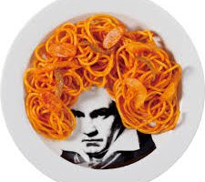 ベートーベンの頭がスパゲッティ！？料理でイメチェンのユーモア食器